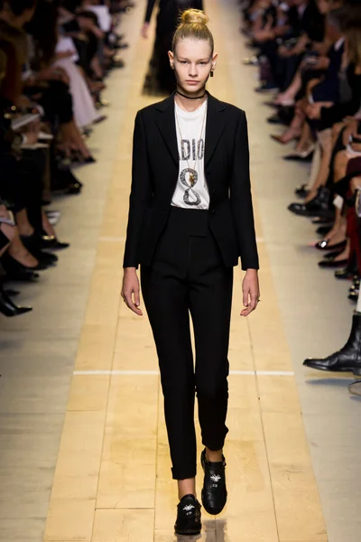 Look 37